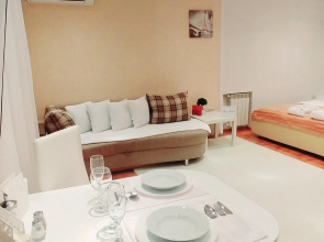 Апартаменты Тихая студия 33кв.м,джакузи,рядом станция подземного трамвая и ТЦ