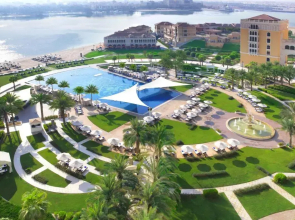 The Ritz-Carlton Abu Dhabi, Grand Canal Hotel