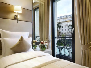 Отель Ambassadori Hotel Tbilisi