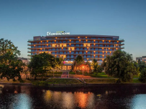 Crystal House Suite Hotel & Spa