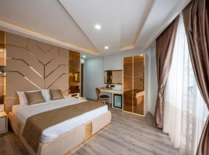 Luxury Airport Hotel by Zazzoni