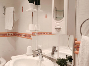 Квартира на Бикбая 23/2. Просторные трёхкомнатные апартаменты на 6 гостей.