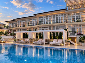 Cromwell White Hotel