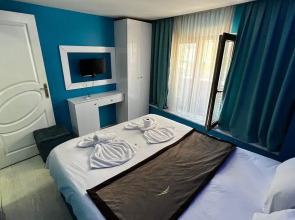 Отель Moon Blue