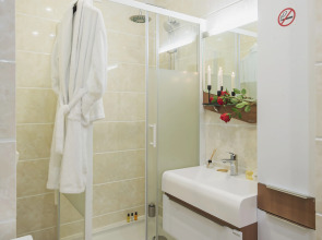 Квартира GM Apartments Стильная Трехкомнатная в центре рядом с МХАТ