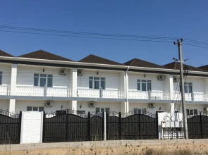 Taunxaus S Otdelnym Dvopikom Private house