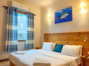 Thulusdhoo Inn Guest House