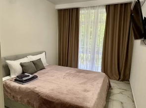 Uyutnaya S Novym Remontom Flat