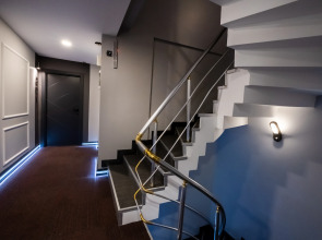 Отель The Queen Hotel