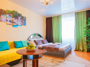V Tsentre Na Maslennikova 76 Apartments