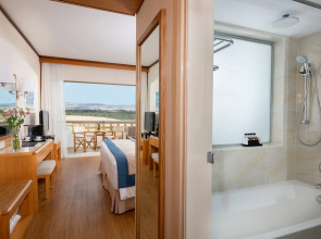 Отель Constantinou Bros Athena Royal Beach