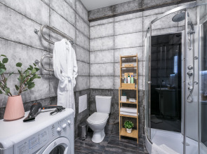 Апартаменты с панорамным видом на город, с большим телевизором (65 дюймов) и Алисой. Встречайте рассветы!