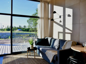 Uyutnyij Dom S Panoramnyimi Oknami House