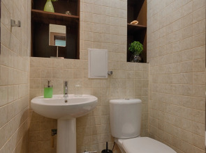 Апартаменты 5-комнатные HomeApart Сторожовская, 8