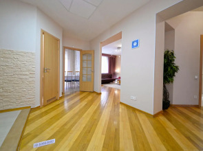 Трёхкомнатные апартаменты на Маршала Чуйкова