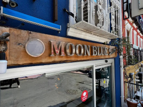 Отель Moon Blue