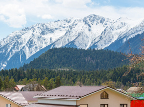 Lavina Guest House