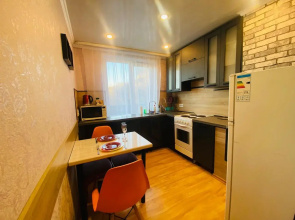 Apartamenty s 2 Komnatami Vid na Gorod i Balkon (KVARTIRA51)