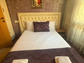 Апартаменты 3BR Flat Old Style 4AC Terrace, Metro