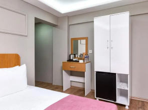 Ria Suites Hotel