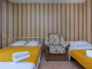 Квартира рядом с Мнтк им. Федорова и Ск Заря