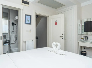 Отель Ten Rooms Istanbul Hotel