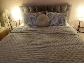 Апартаменты Квартира в центре с качелями на веранде рядом с колесом обозрения