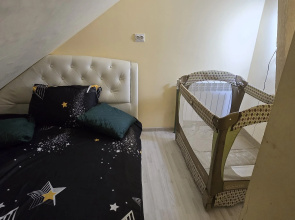 Luchshe Chem Doma V Dome S Nadpisyyu Na Fasade Flat