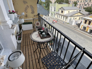 Квартира Уютный Лофт с балконом на главной улице Столицы Закатов