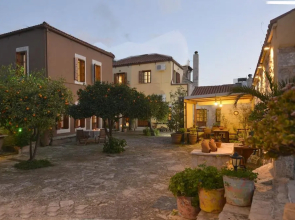 Troullos Apart-Hotel