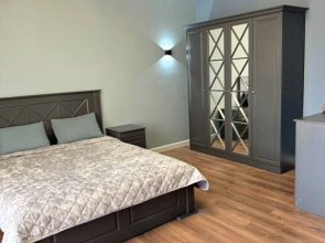 S Basseynom Private House