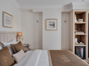 Отель Delita City