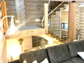 Шале на Скале с Видом на Озеро