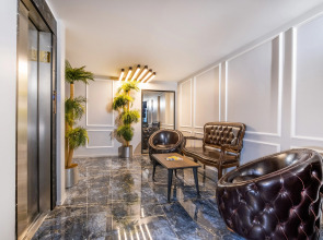 Отель The Queen Hotel