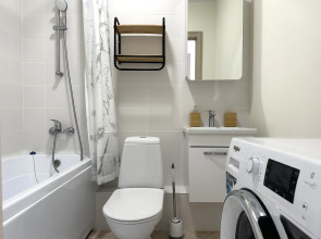 Апартаменты Элитные на берегу реки Тура с видом на Мост Влюбленных