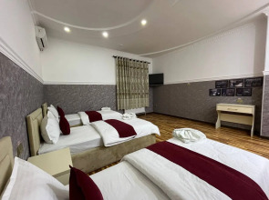 Отель HOME ALONE