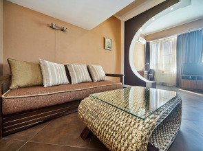 Двухуровневые апартаменты у моря на Античном