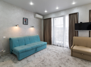 Polulyuks Uluchshennyy s Terrasoy Apartments