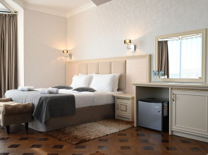 Отель Shine House