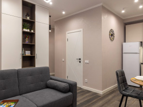 Квартира Дизайнерская Студия на Три Окна Feel At Home у Невского Проспекта