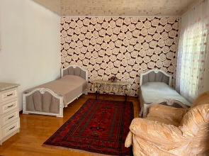 Гостевой дом Комната с отдельным входом и двориком, сдается женскому полу