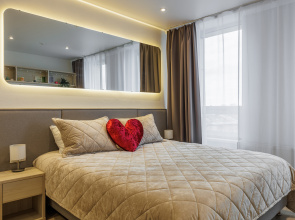 Studiya s Vidom na Gorod v Yes Marata s Umnoy Kolonkoy Alisa Apartments
