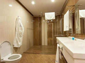 West Shine Hotel