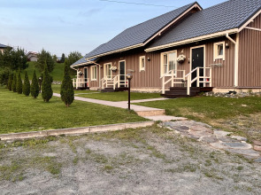 Частный дом у реки