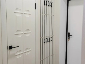 V Tikhom Spalnoye Rayone Nedaleko ot Trassy i Vyezda v Gorod Flat