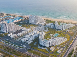 Курортный отель The Empyrean Cam Ranh Beach Resort