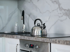 Апартаменты Luma White #2 в центре города с красивым видом на балконе