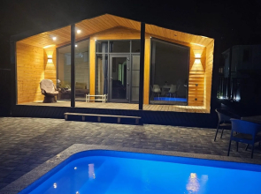 4kh Komnatny S Basseynom Na Lipovoy Private house
