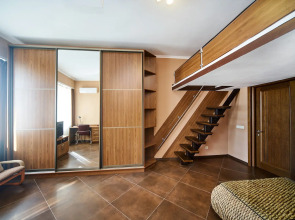 Двухуровневые апартаменты у моря на Античном