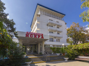 Санаторий Курортная Поликлиника им. Н.И. Пирогова с Пансионатом с Лечением Искра